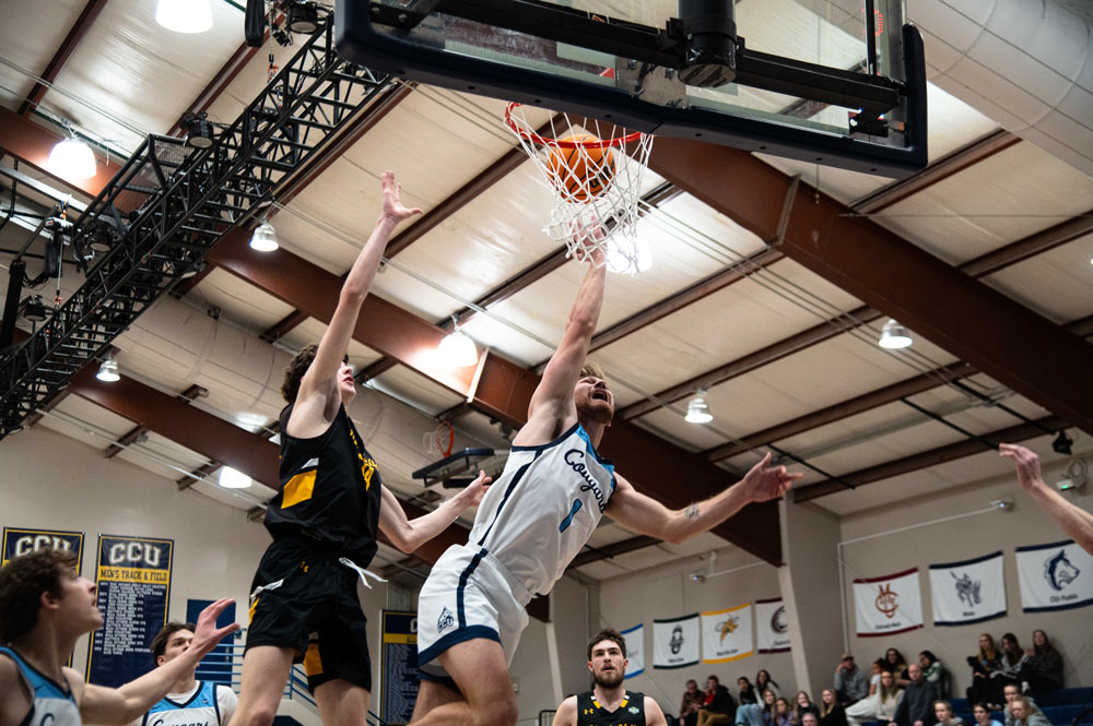 Player dunking 